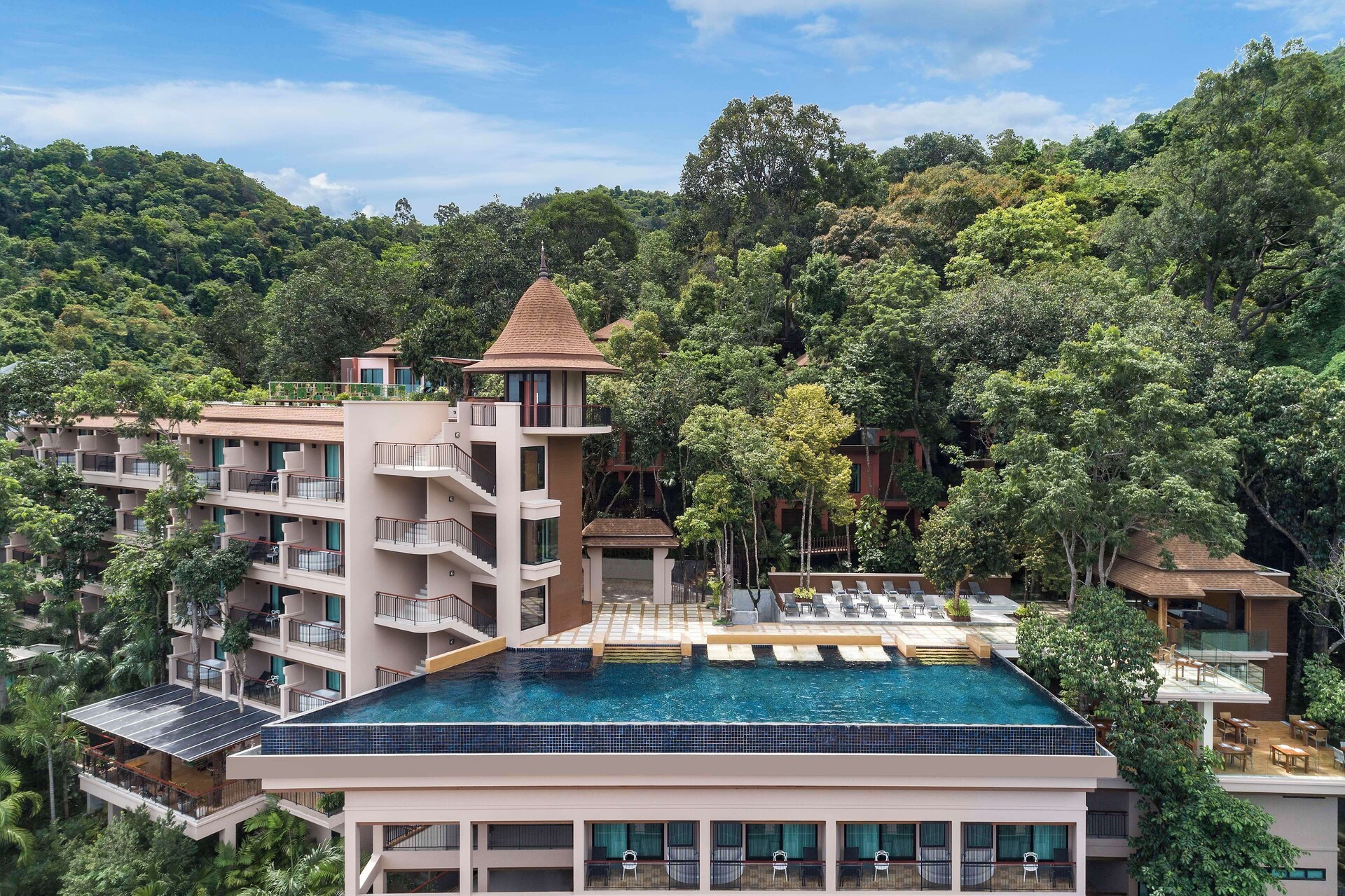  	 Avani Ao Nang Cliff Krabi Resort